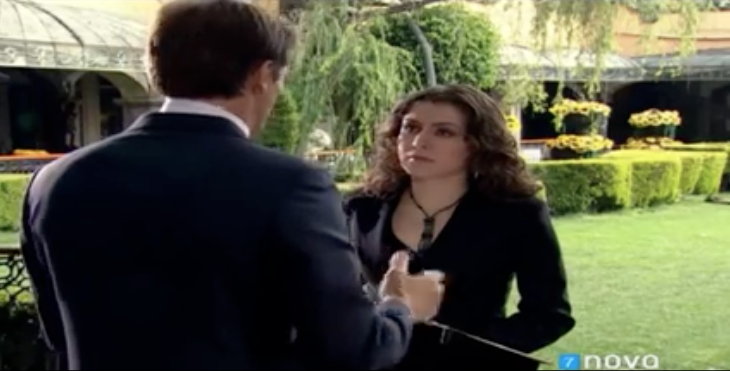 Wendy Lechuga in scene from "Cuando me Enamoro" — Televisa soap opera